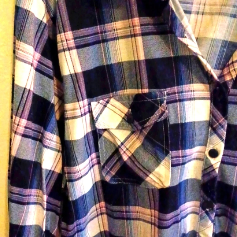 Flannel. So cute - Picture 2 of 4